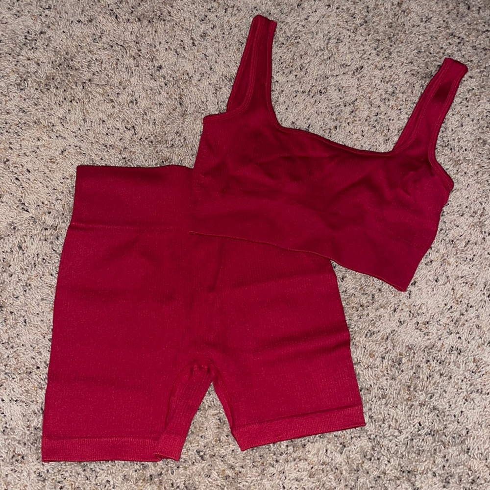 Red ribbed set
